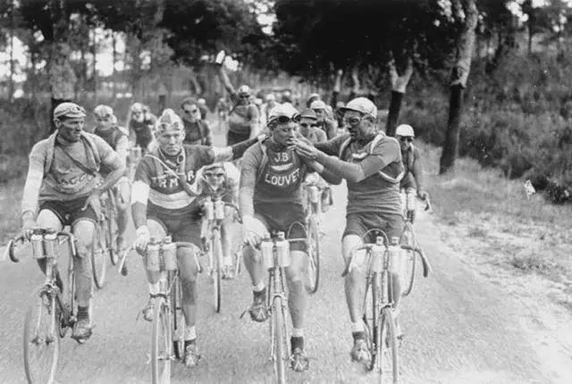 tour-de-france-1927-stage-7-oil-on-canvas-v0-040la01cyz0h1.jpeg.webp